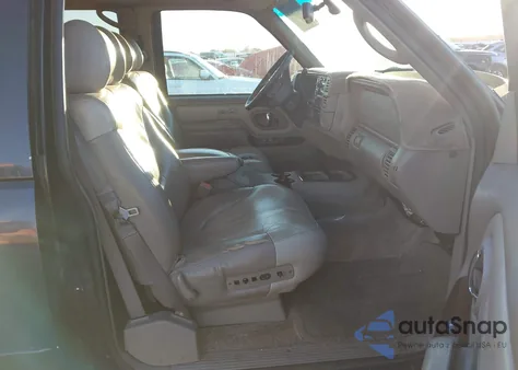 2000 GMC Yukon Denali из США, поврежденный, VIN 1GKEK13R3YR136571